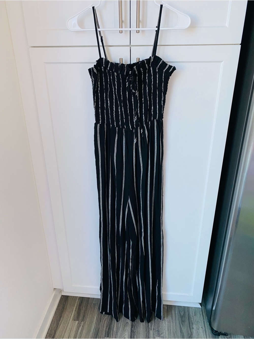 Billabong women’s medium black white pinstriped jumpsuit ties